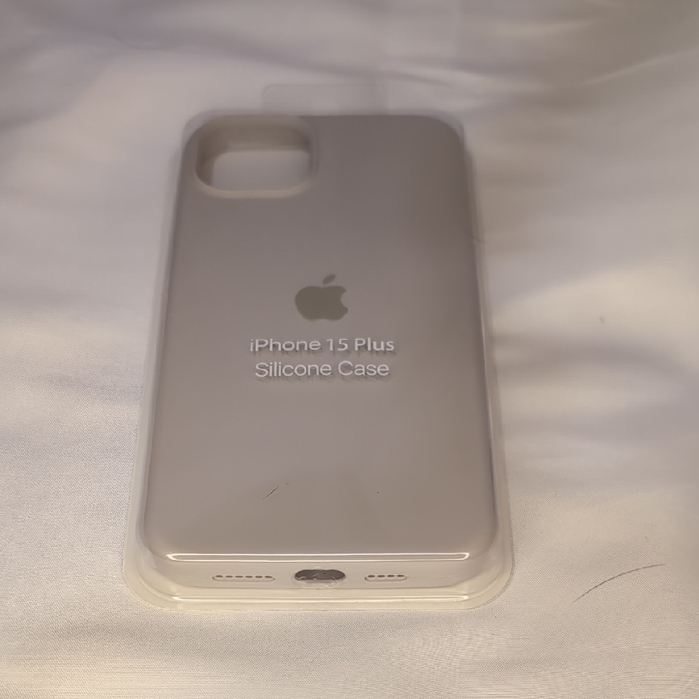 Apple iPhone 15 Plus Silicone Case - Cream